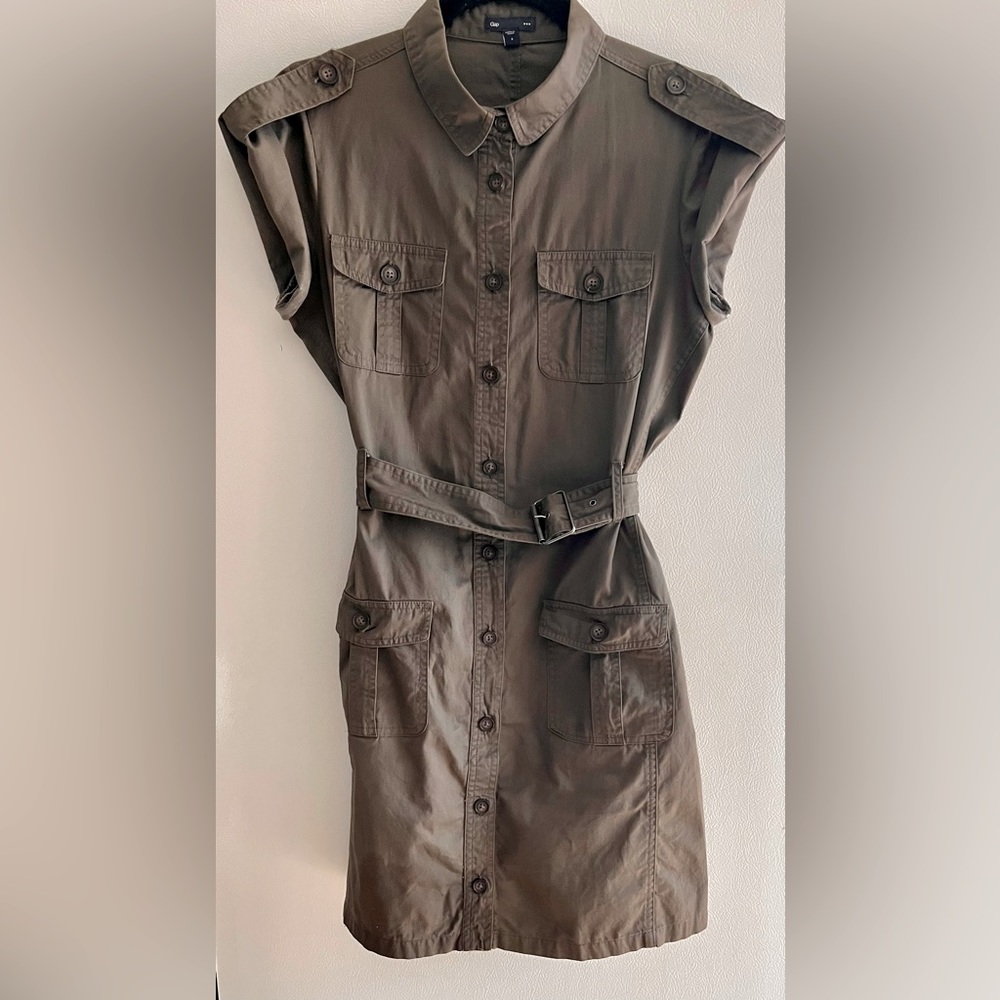 Women’s Gap size 4, olive green casual button-up and belted, mini shirt-dress.